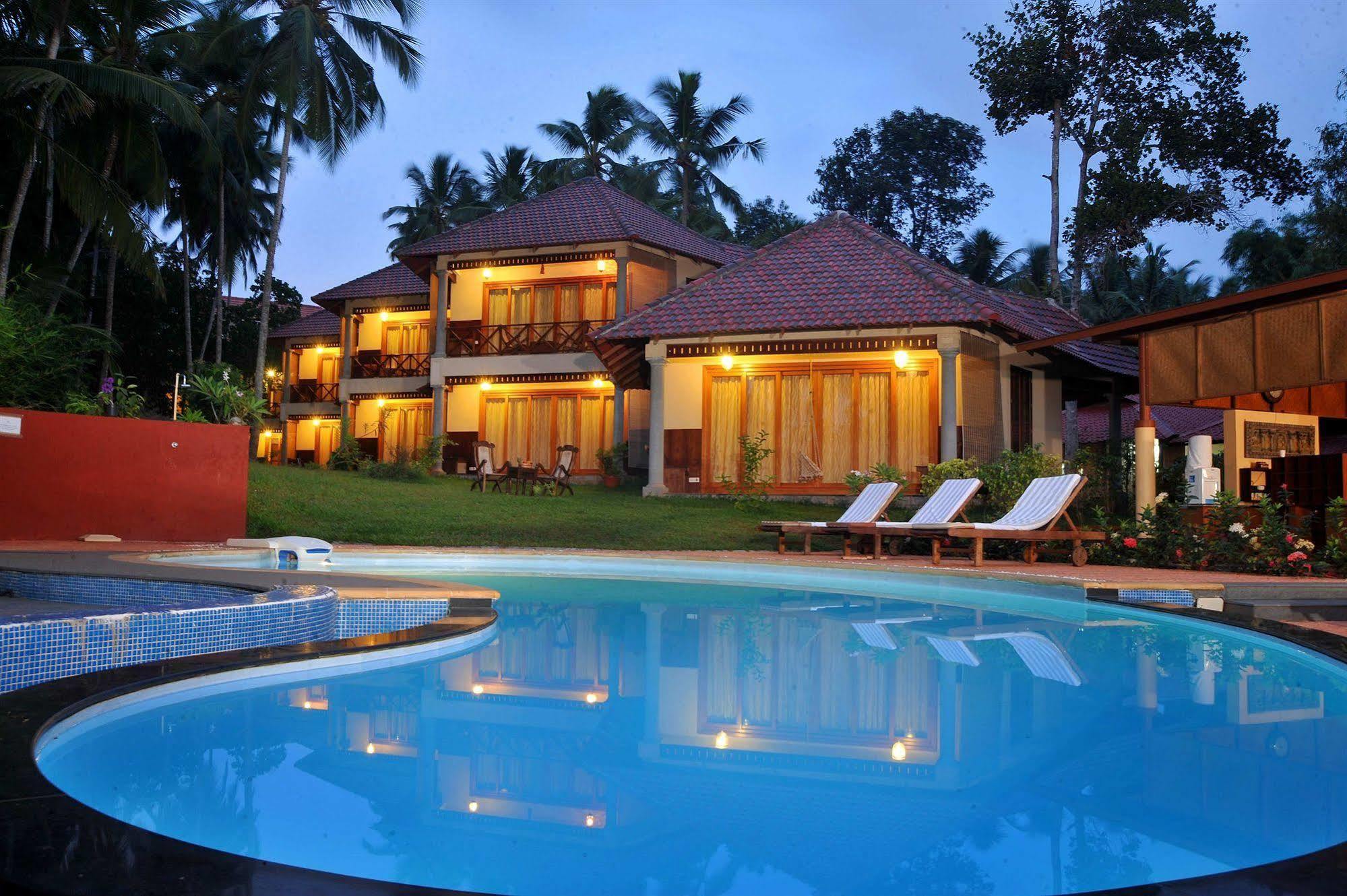 Ananda Lakshmi Ayurveda Retreat Hotel Chowara Exterior photo